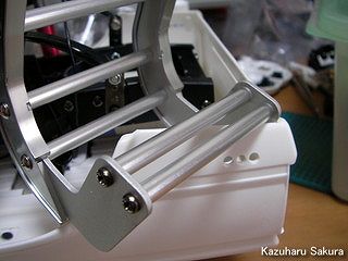 タミヤ ハイラックス・ハイリフト製作記 ～ フロントガードにフロントガードパイプを２本追加